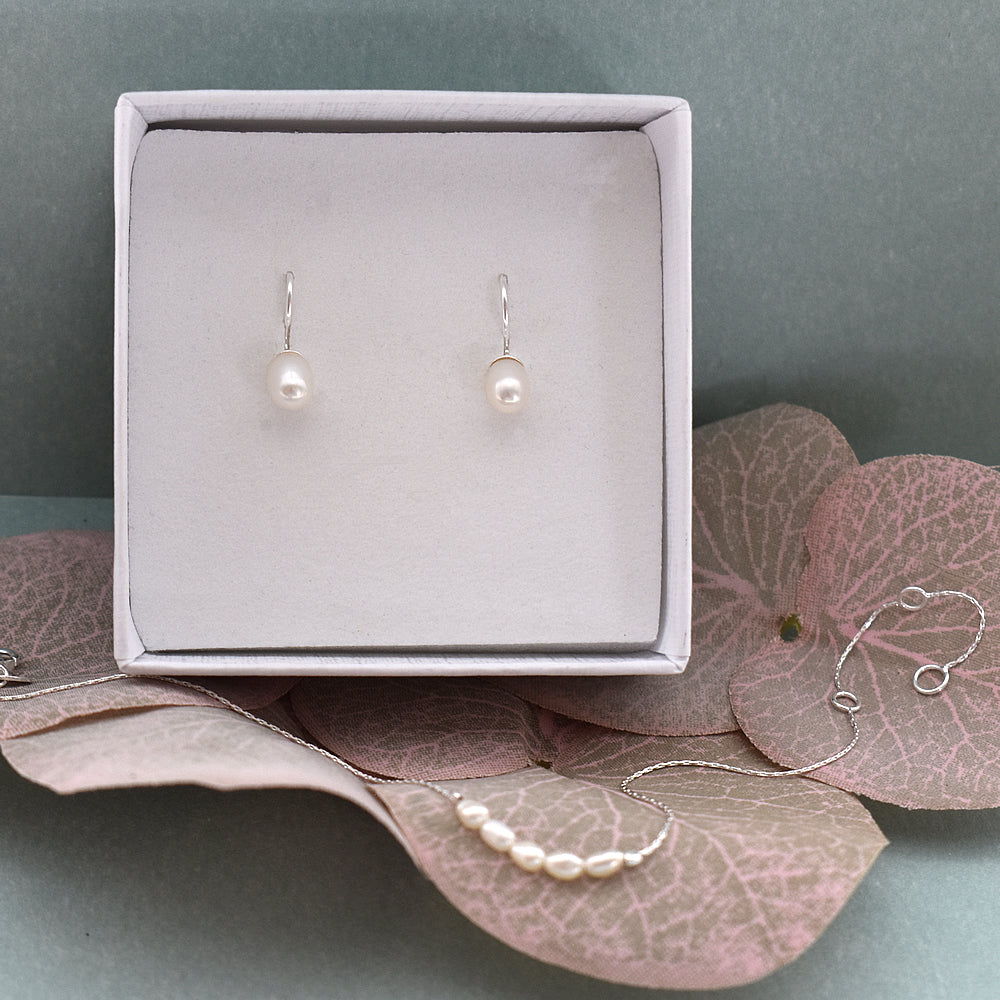 Blythe simple pearl fixed hook earrings