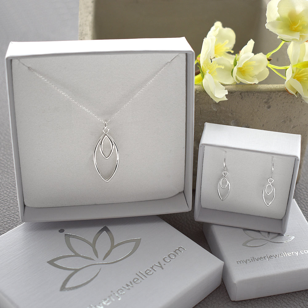 Bria double ellipse wire necklace