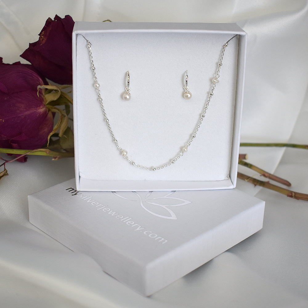 Elsie pearl satellite necklace