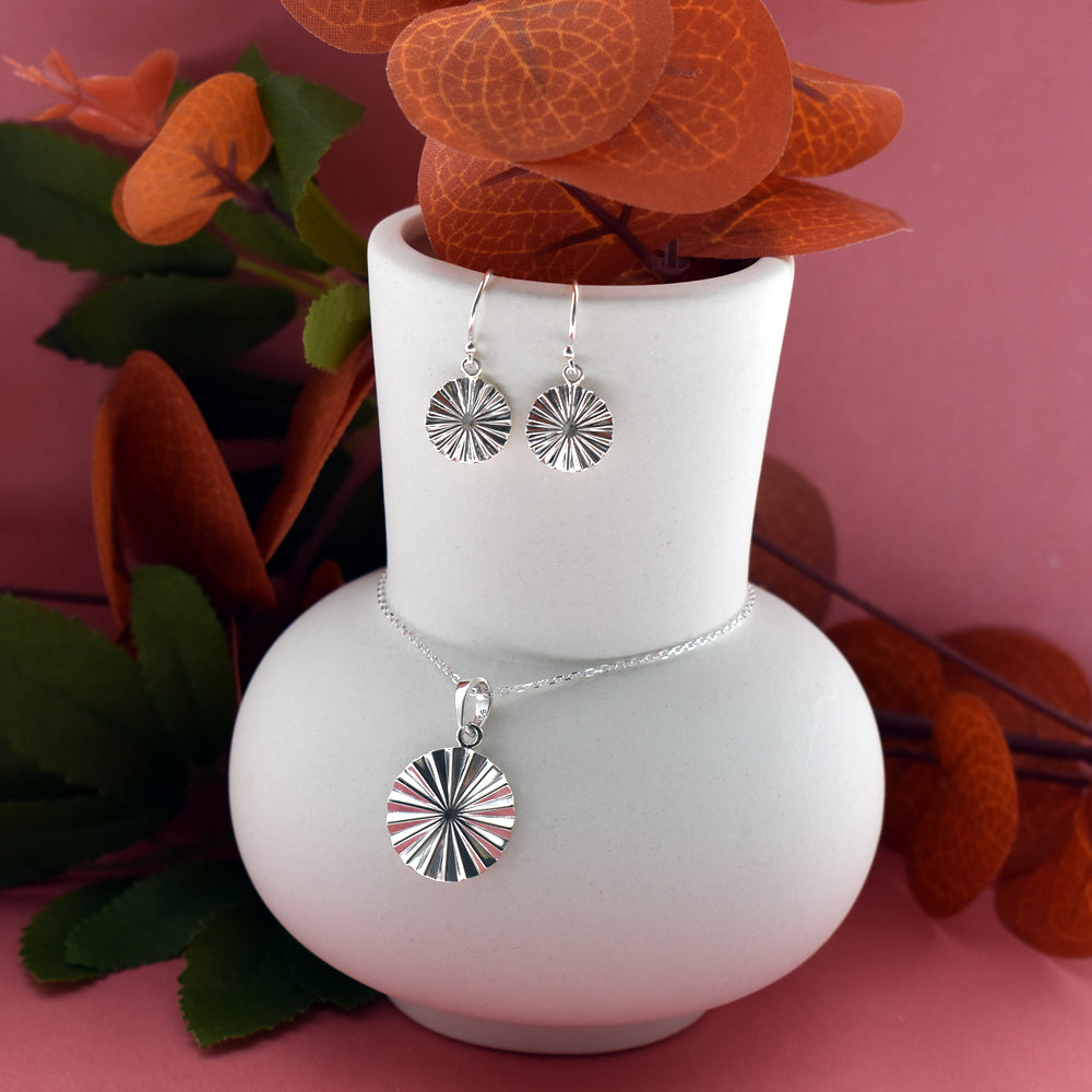 Bria round fan pendant