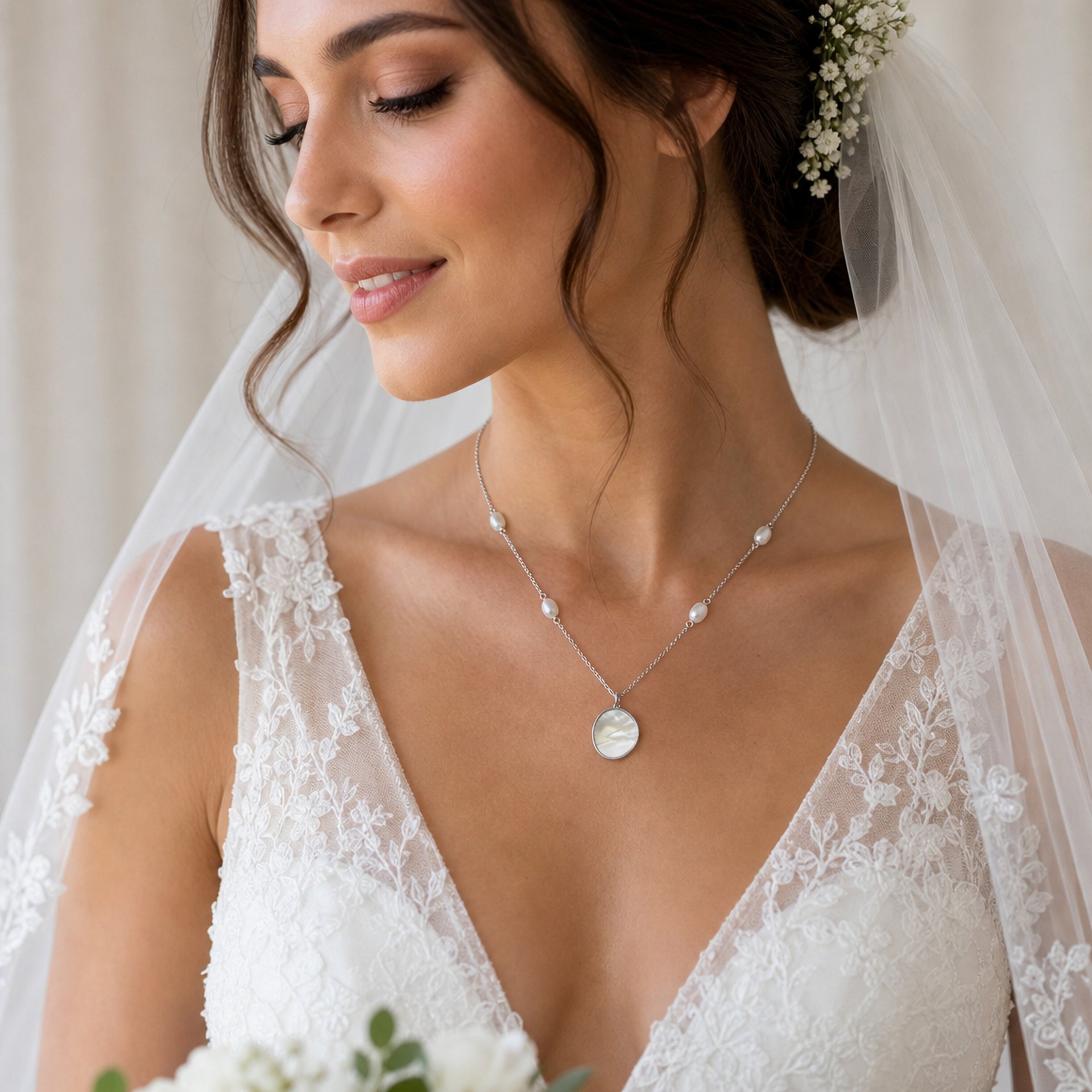 Blythe pearl and mother of pearl necklet