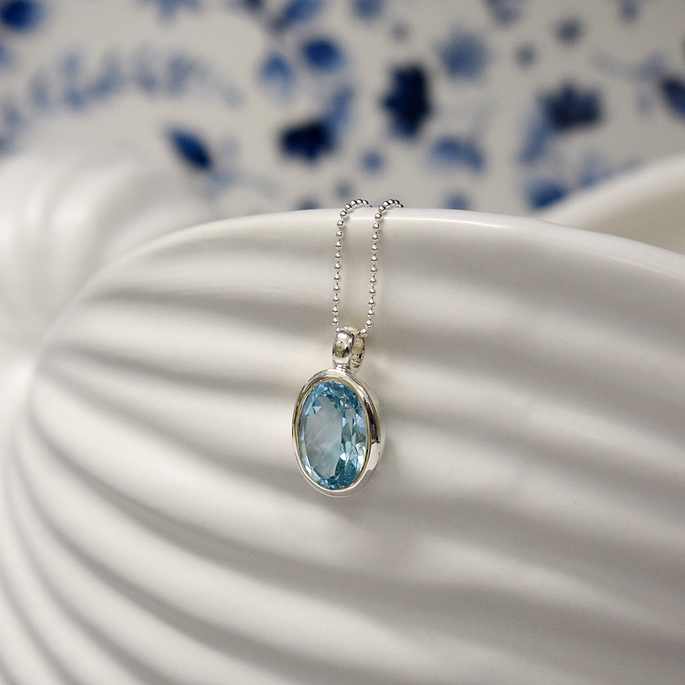 Samira plain oval blue topaz pendant