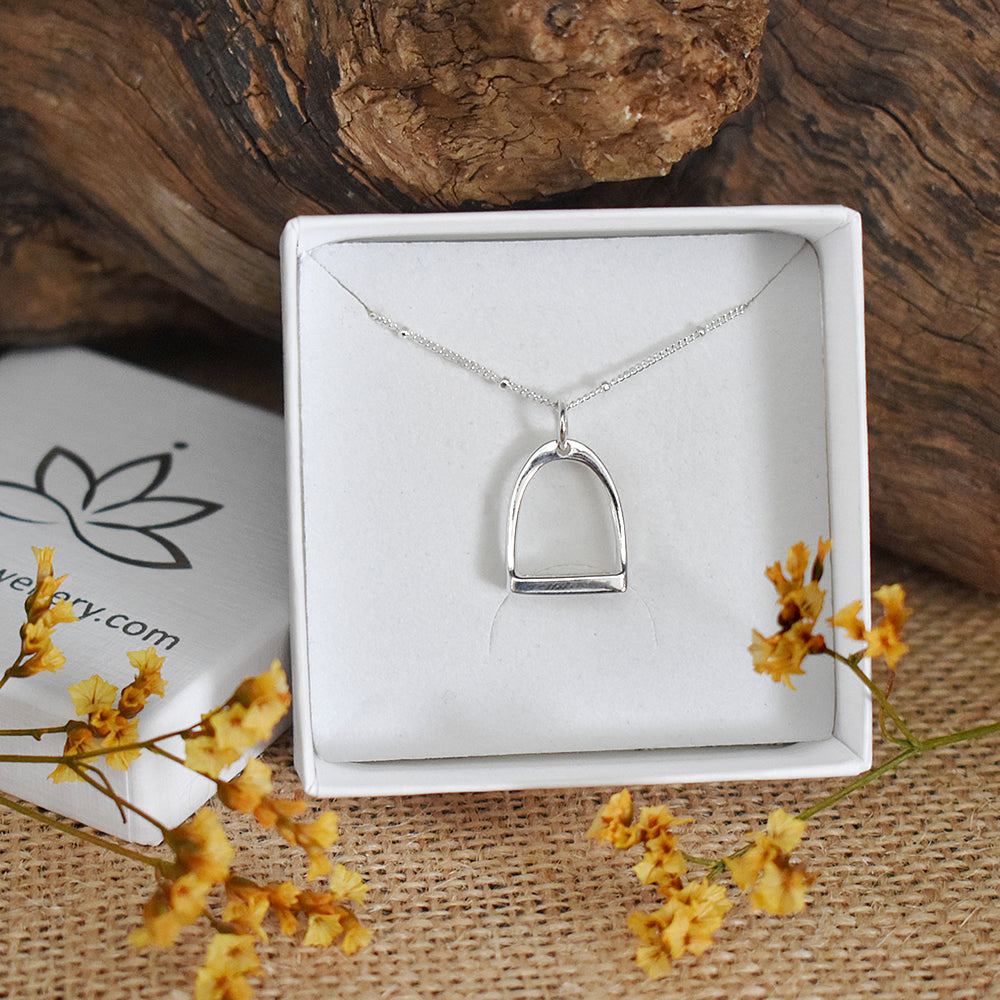 Cavelli stirrup pendant