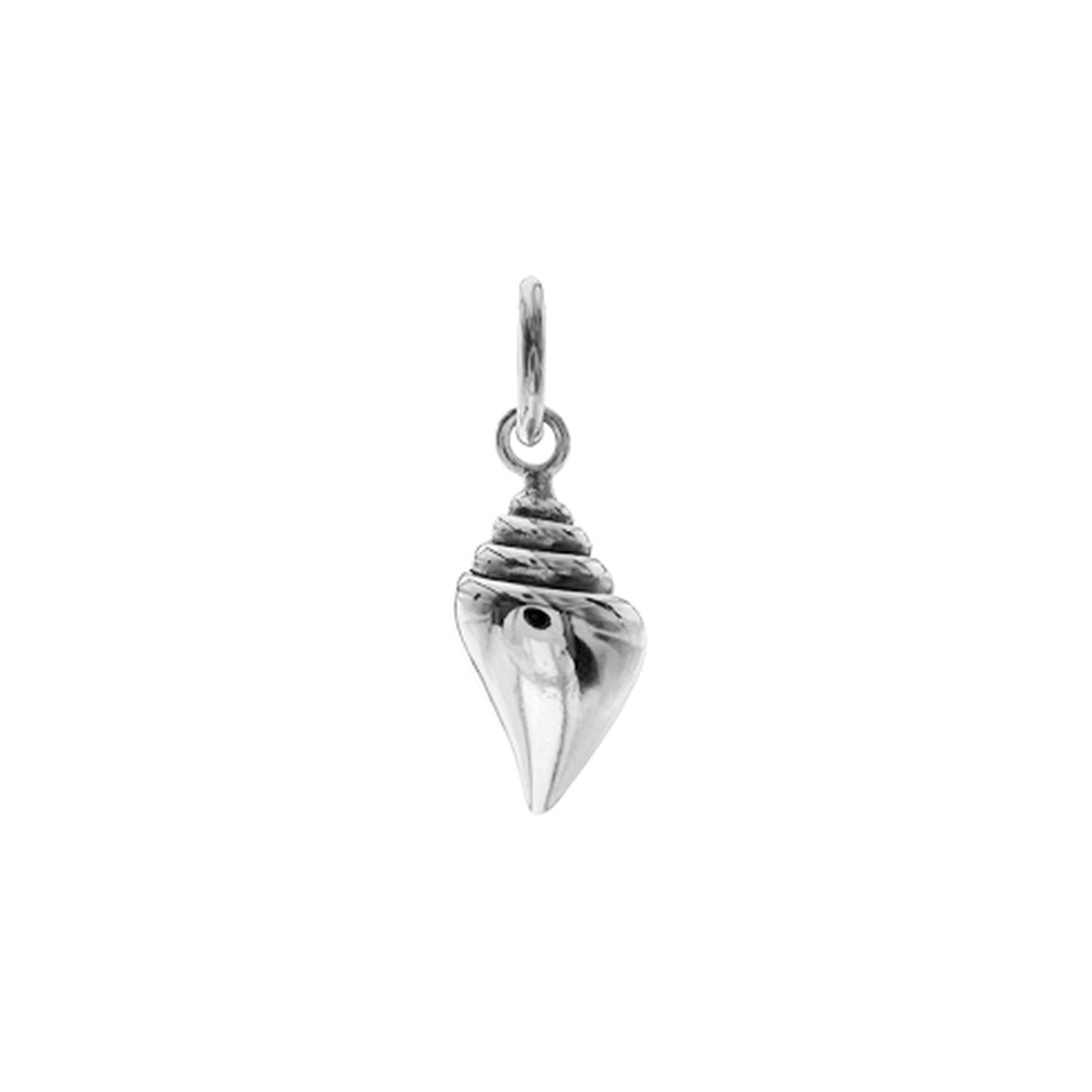 Mila conch shell pendant