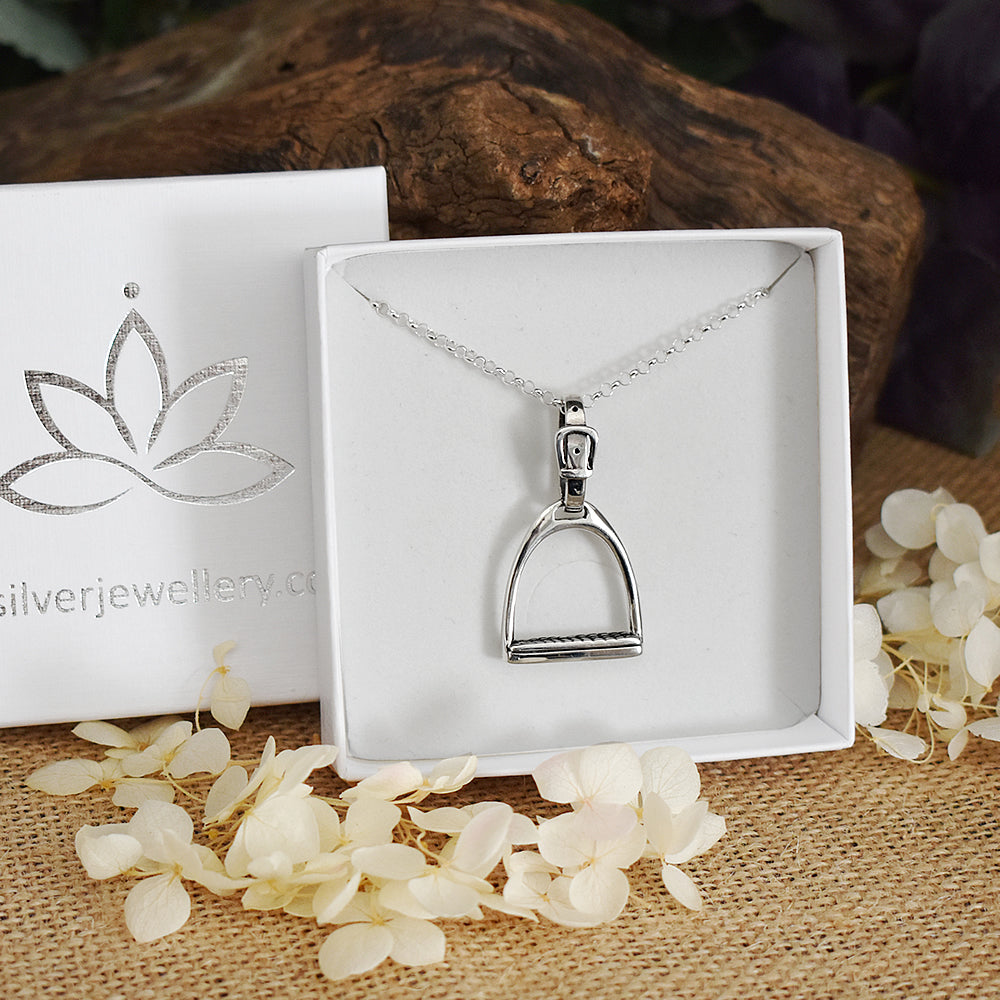 Cavelli stirrup with buckle pendant