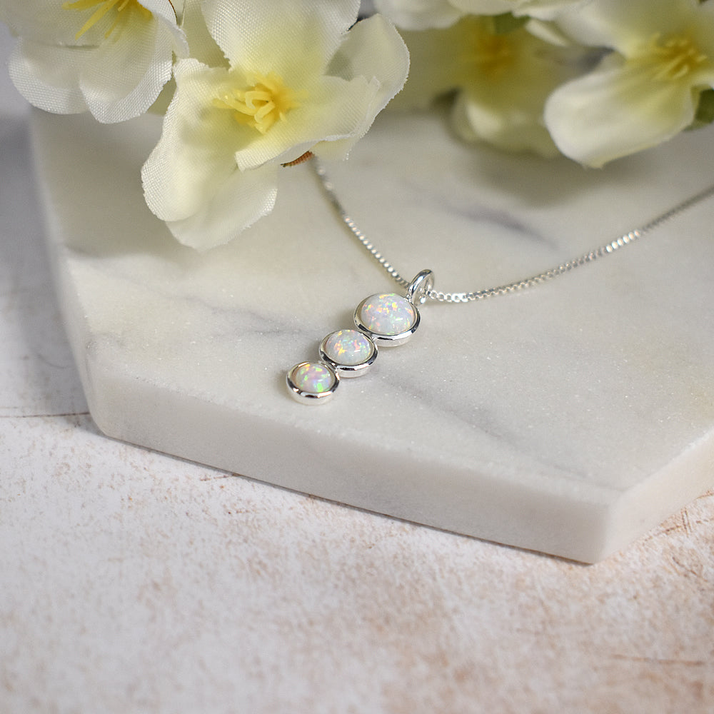 Angelica decreasing white opalique circles pendant