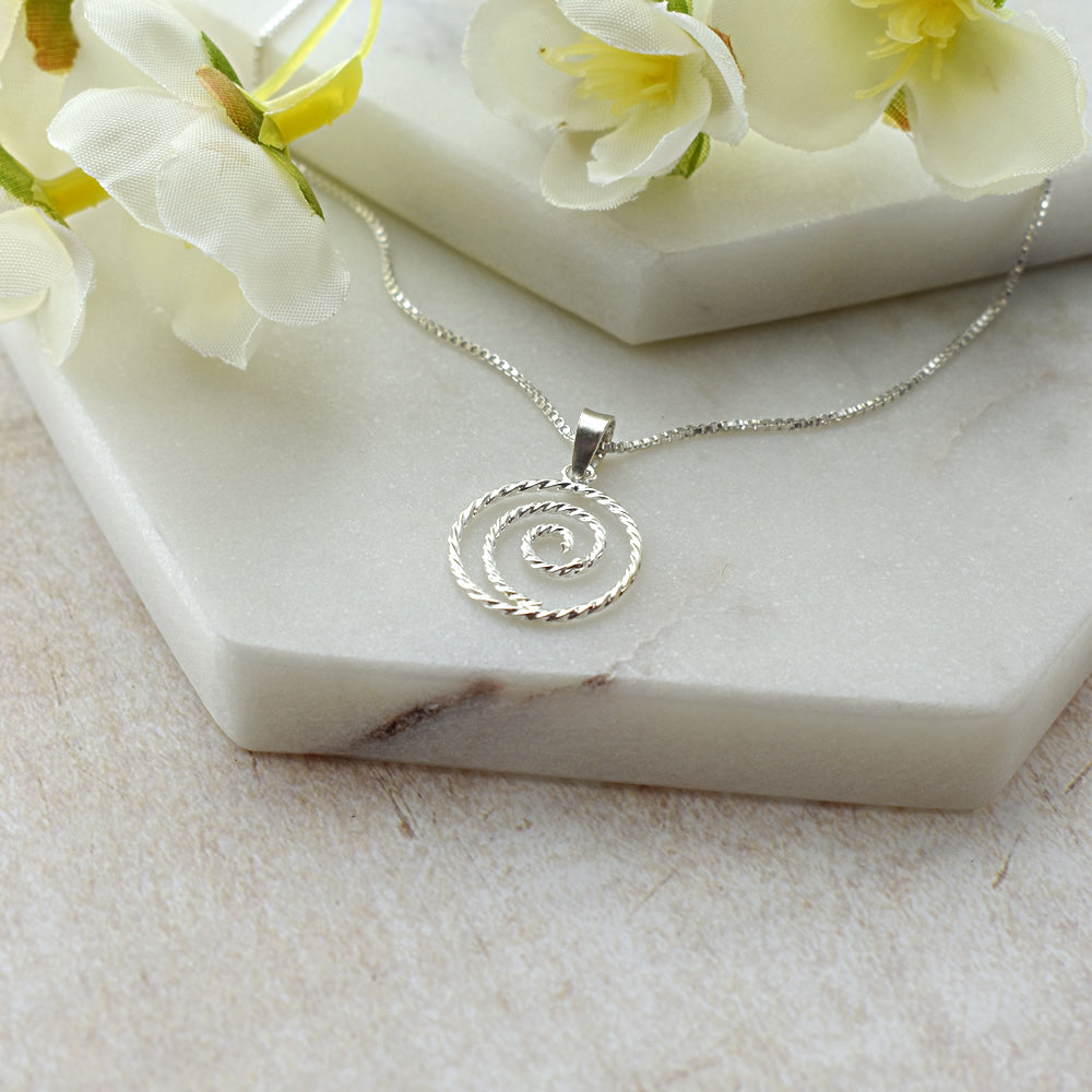 Smile rope swirl pendant