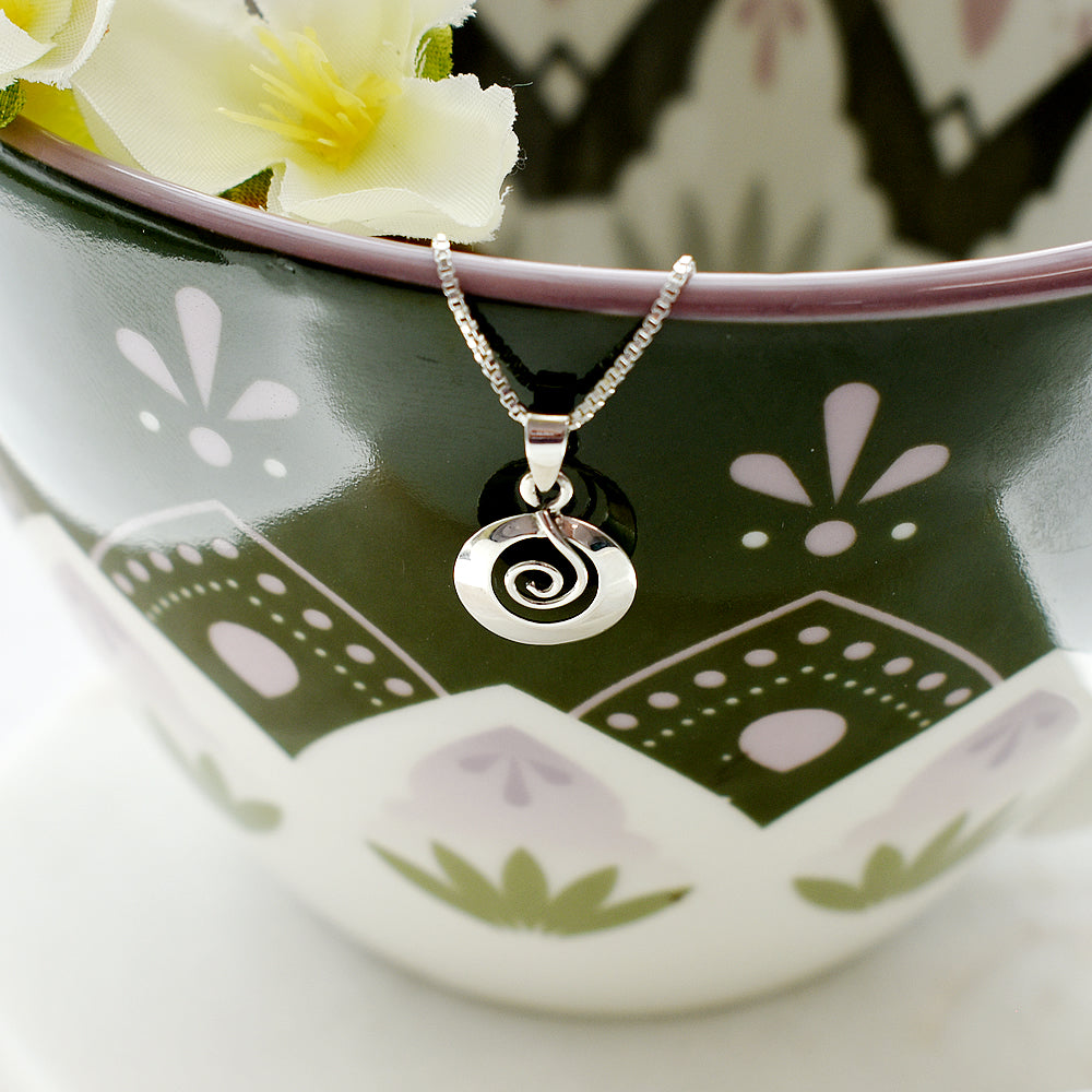 Smile round swirl pendant