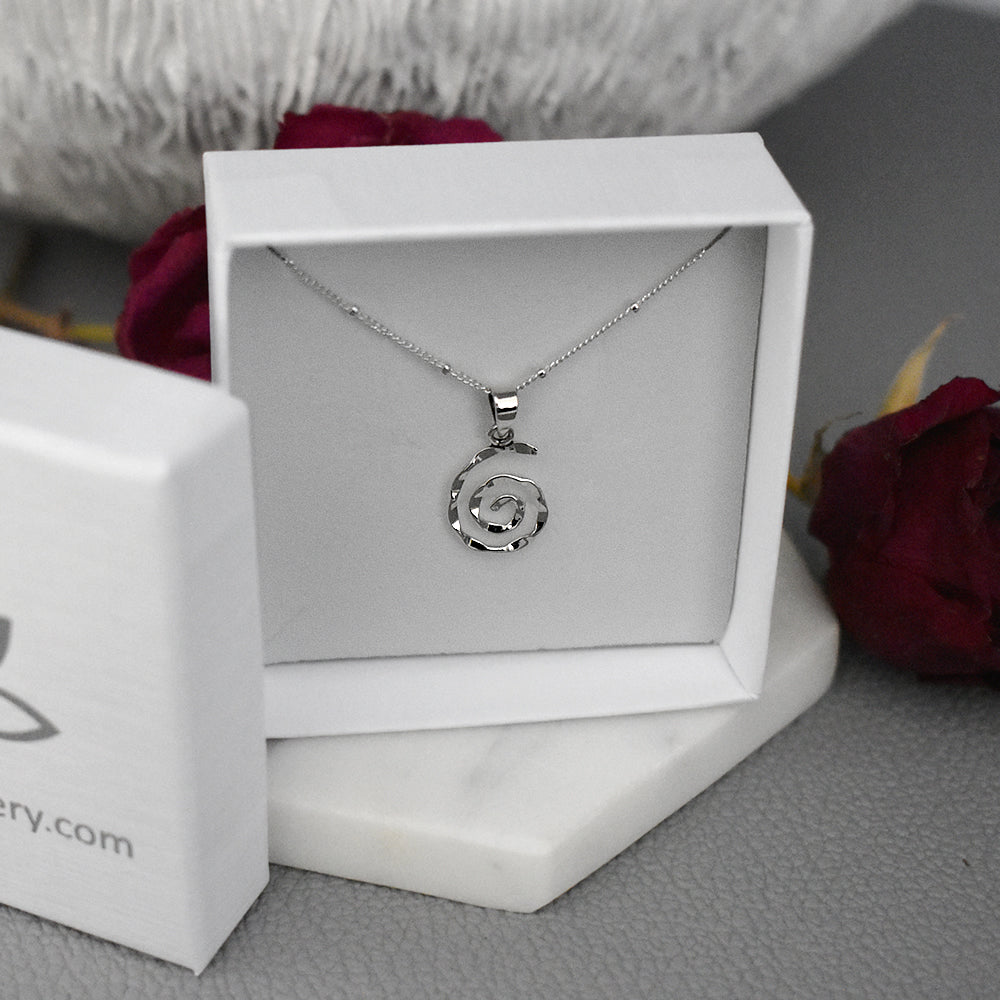 Smile small hammered spiral pendant