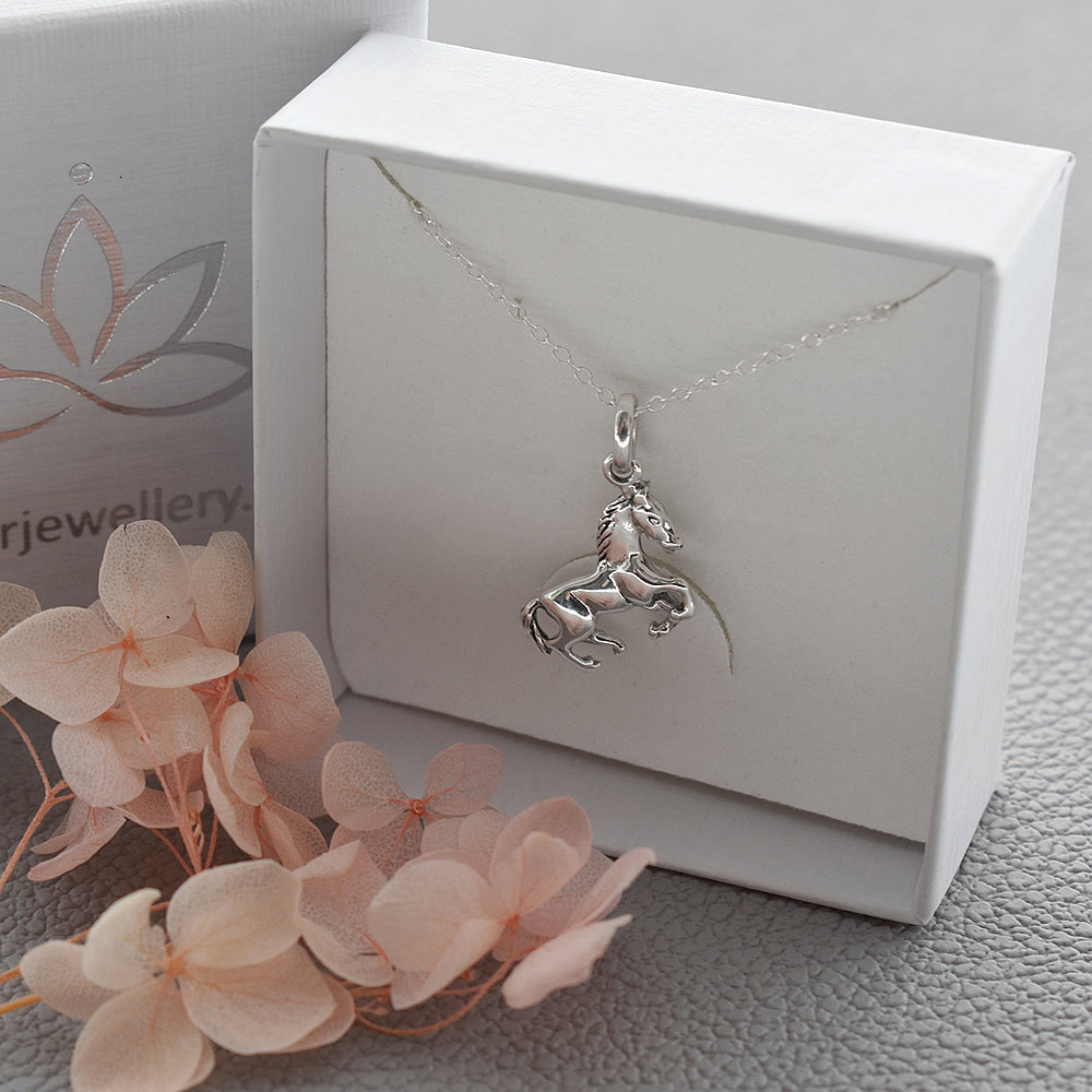 Cavelli horse pendant