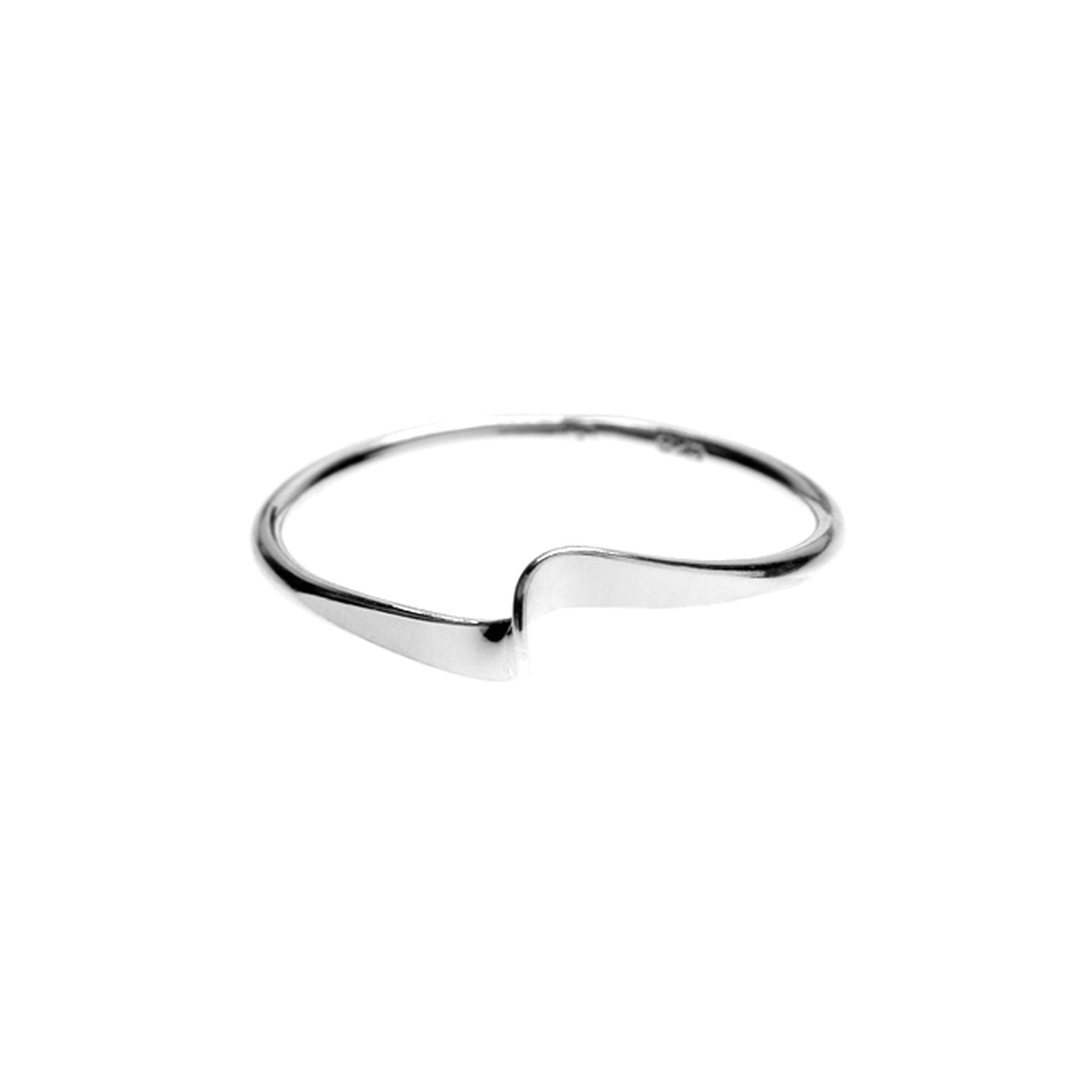 Phoebe twisted band ring