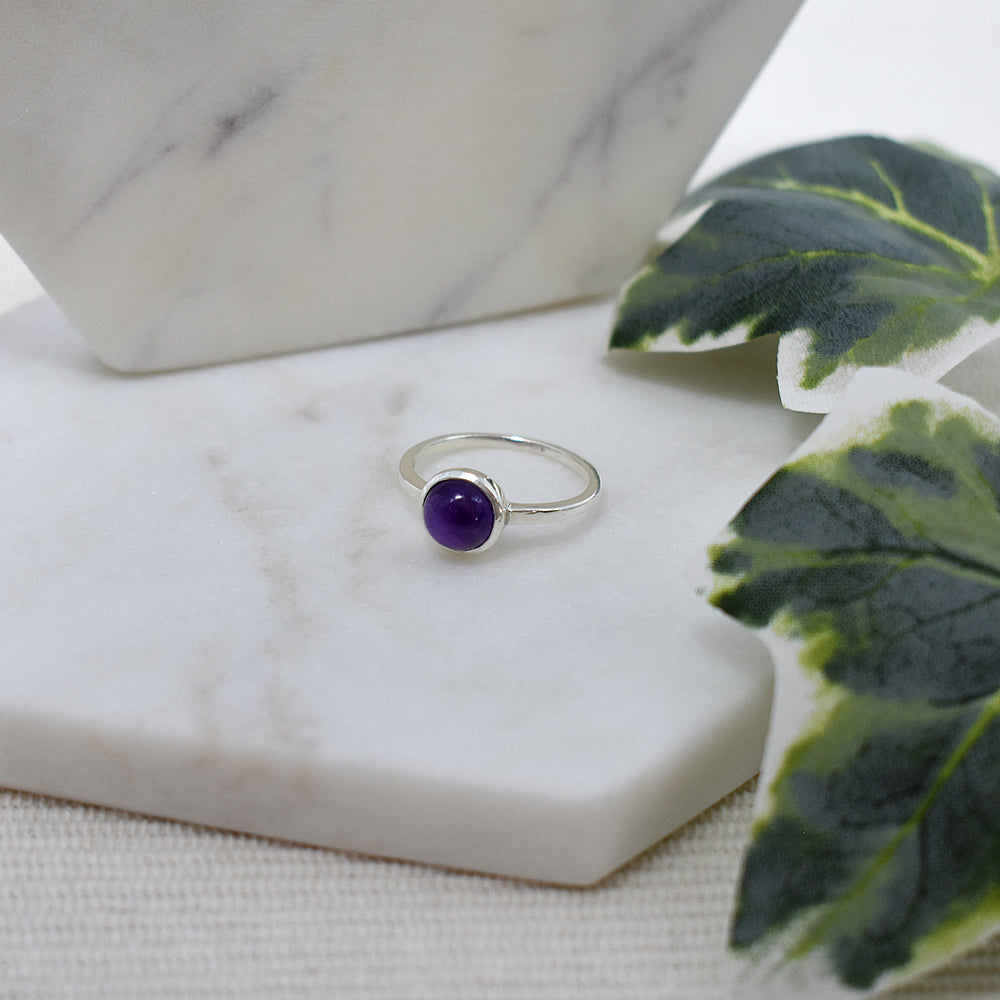 Bridget simple round amethyst ring