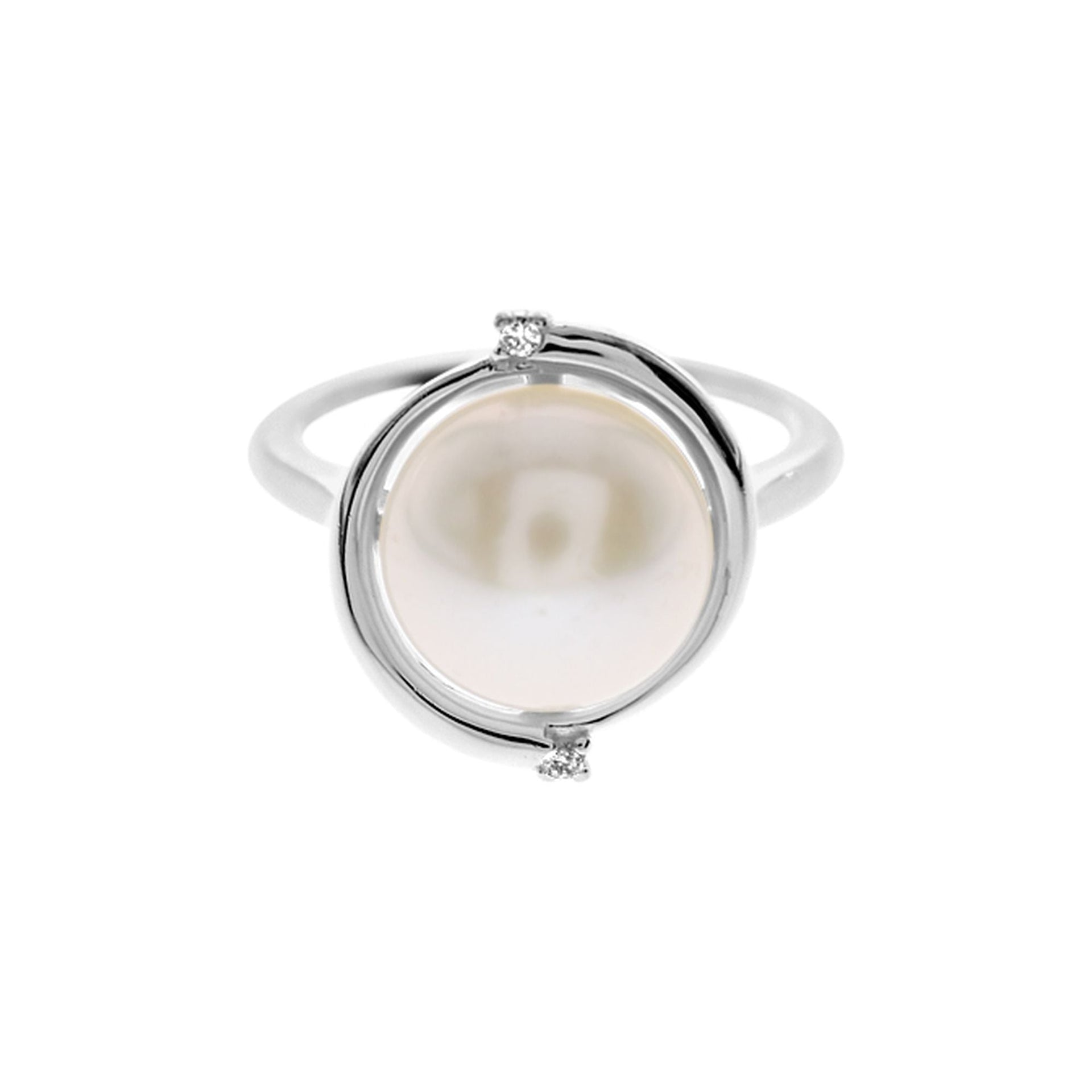 Large pearl with surround & CZ ring