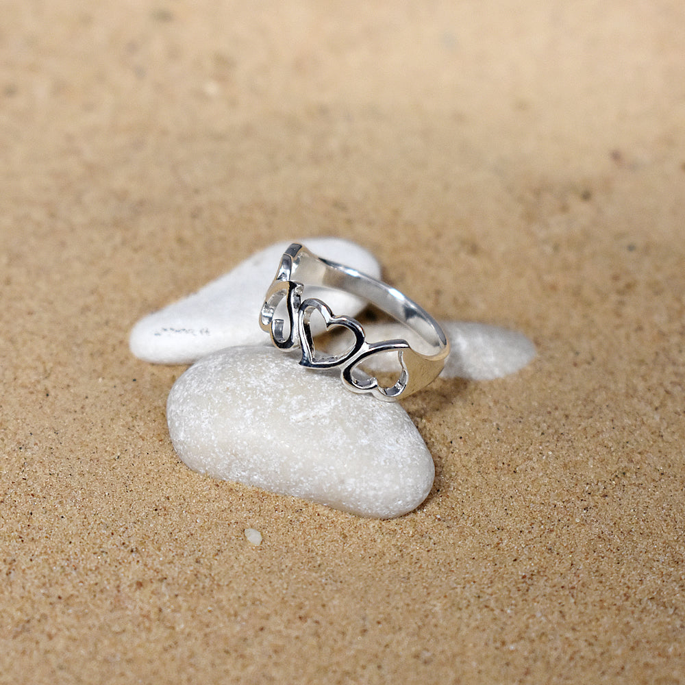 Lily alternating heart ring