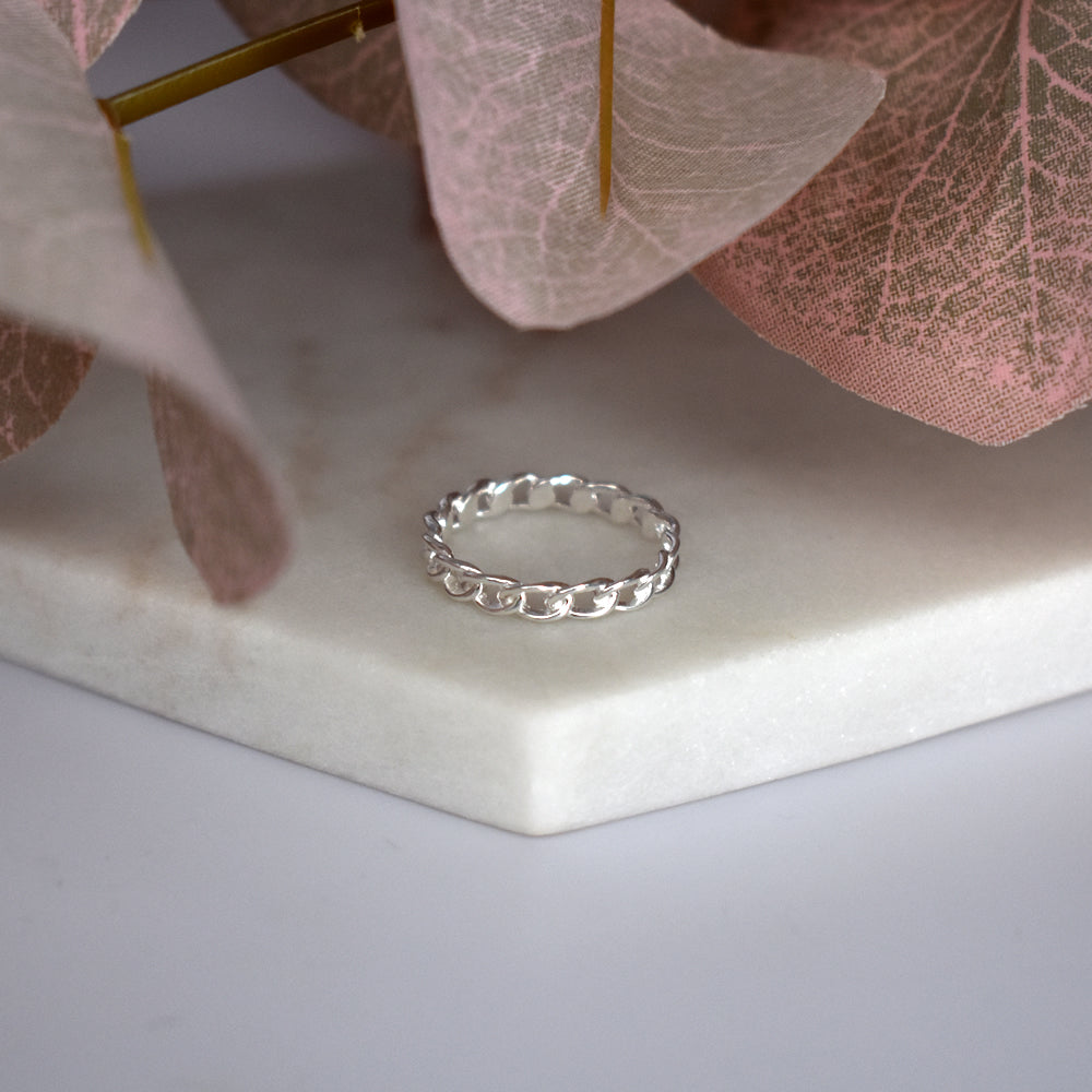 Skyla chain link band ring