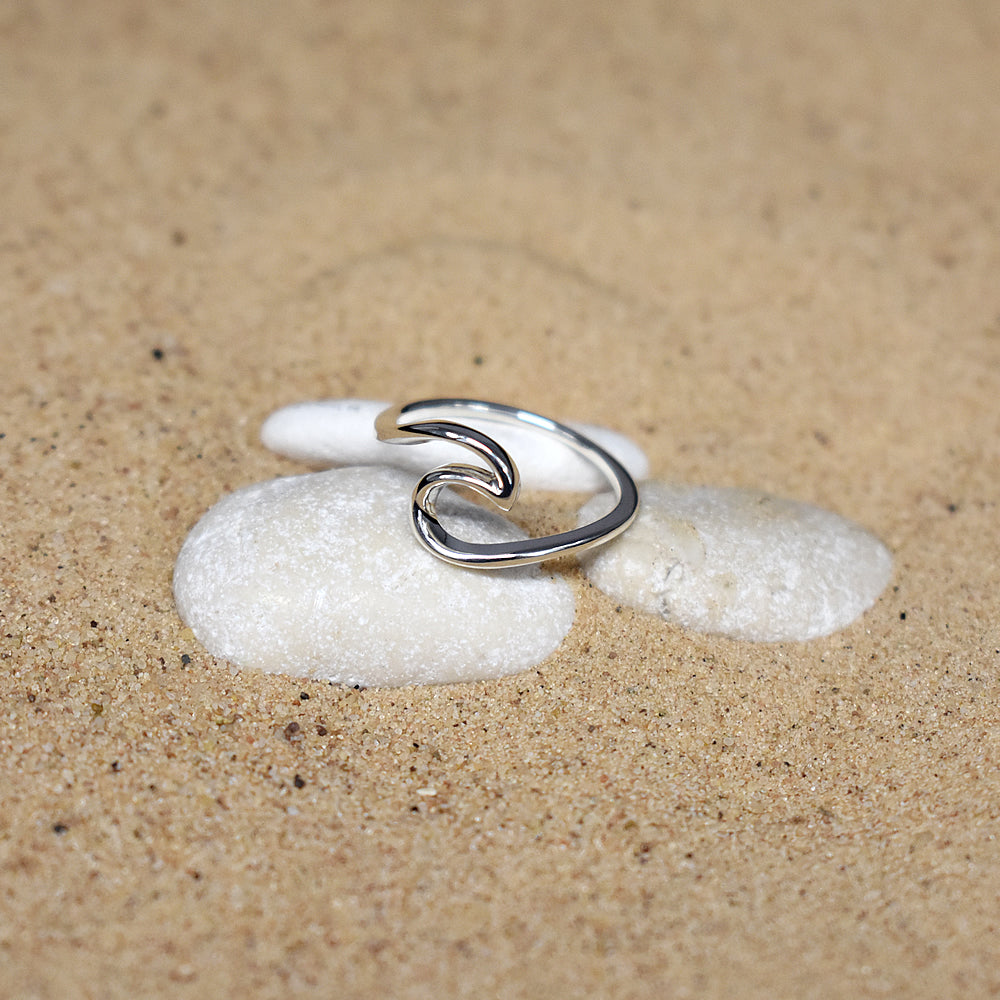 Mila wave silhouette ring