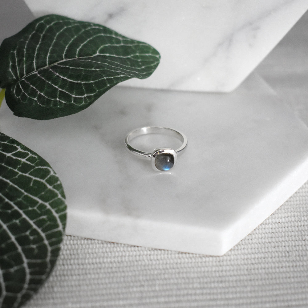 Samira labradorite squircle ring