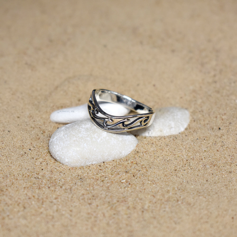 Mila tapered wave ring