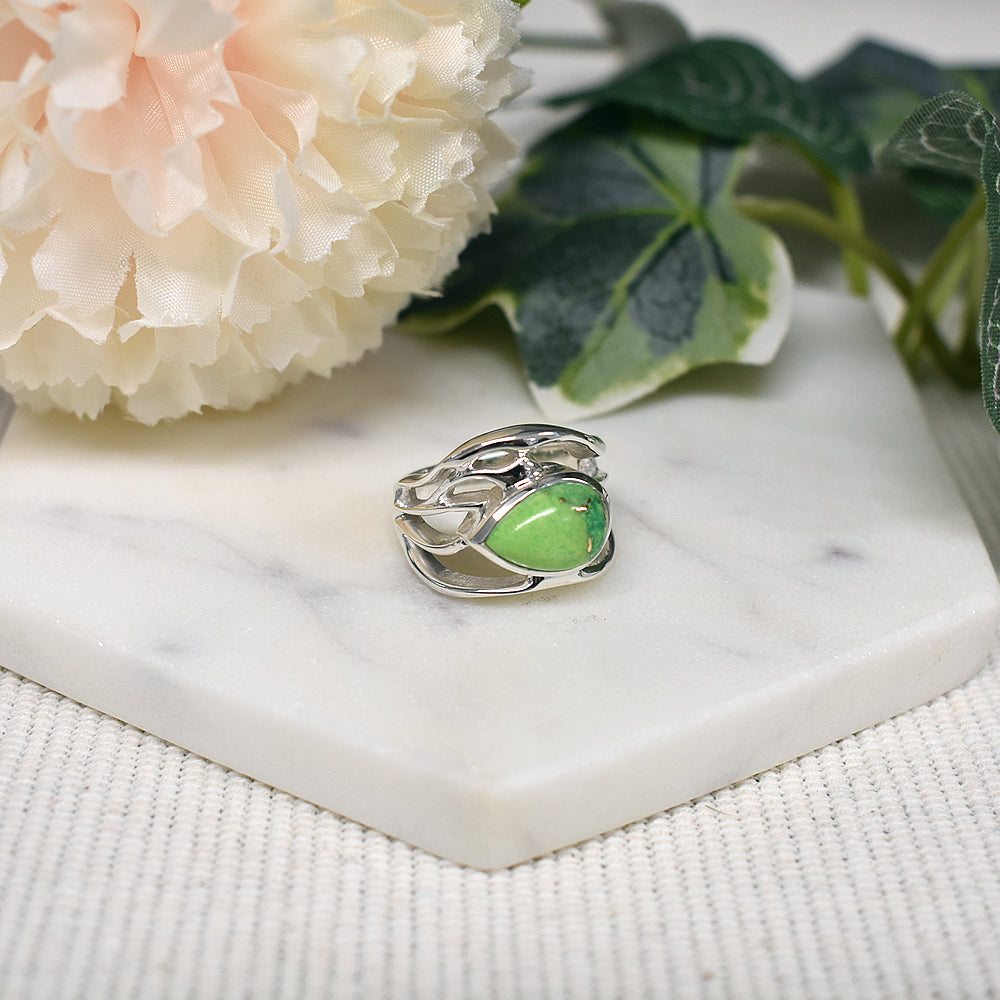Lola teardrop green mohave wave design ring
