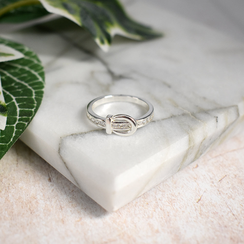 Carrie buckle ring