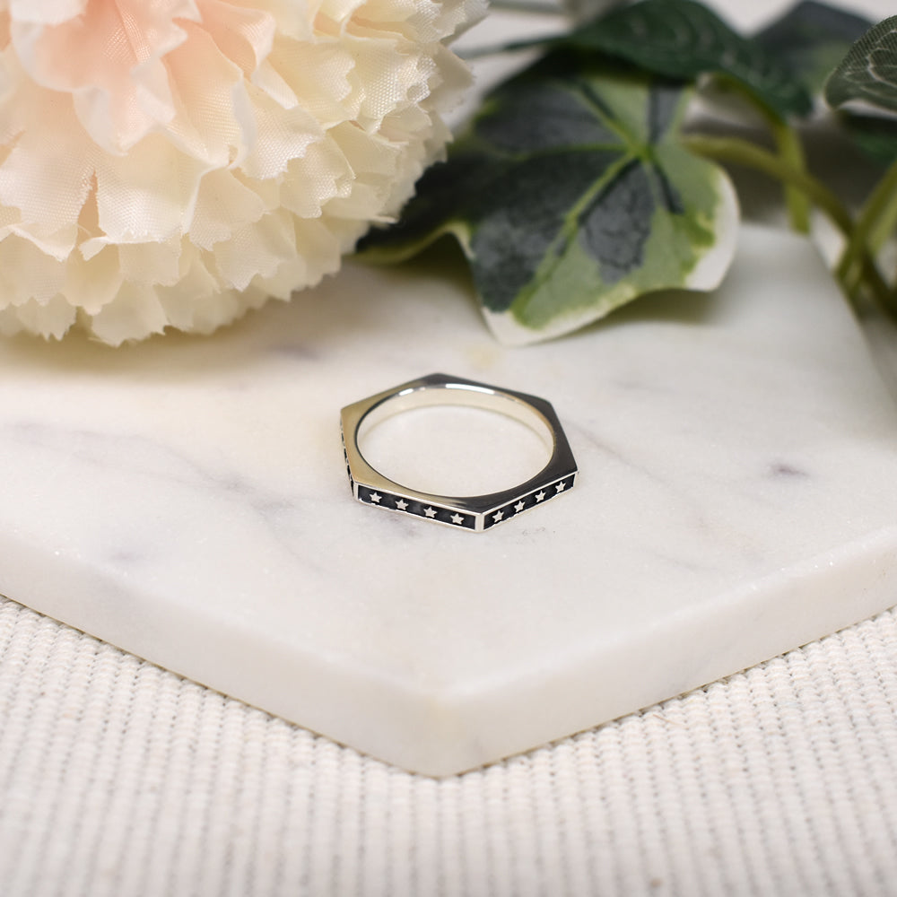 Ginelle hexagonal oxidised star ring