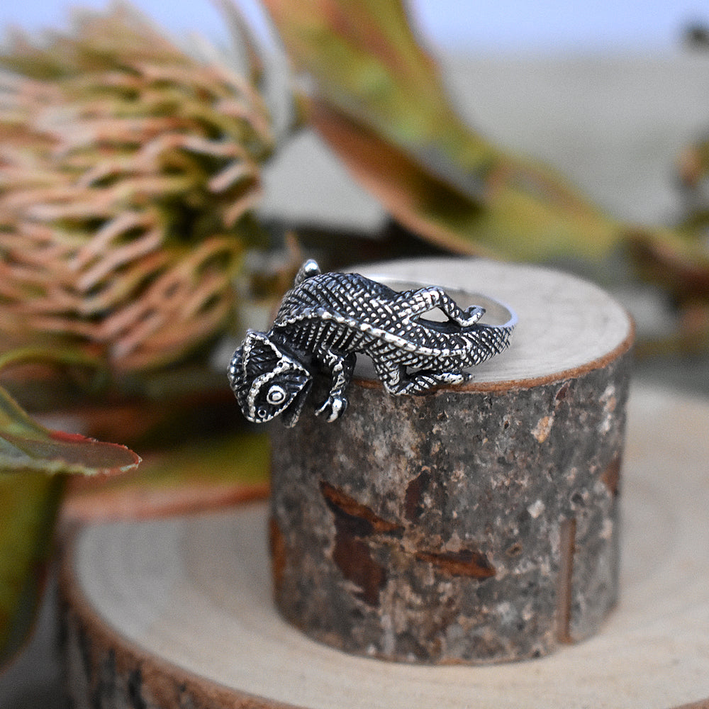 Anya oxidised chameleon ring