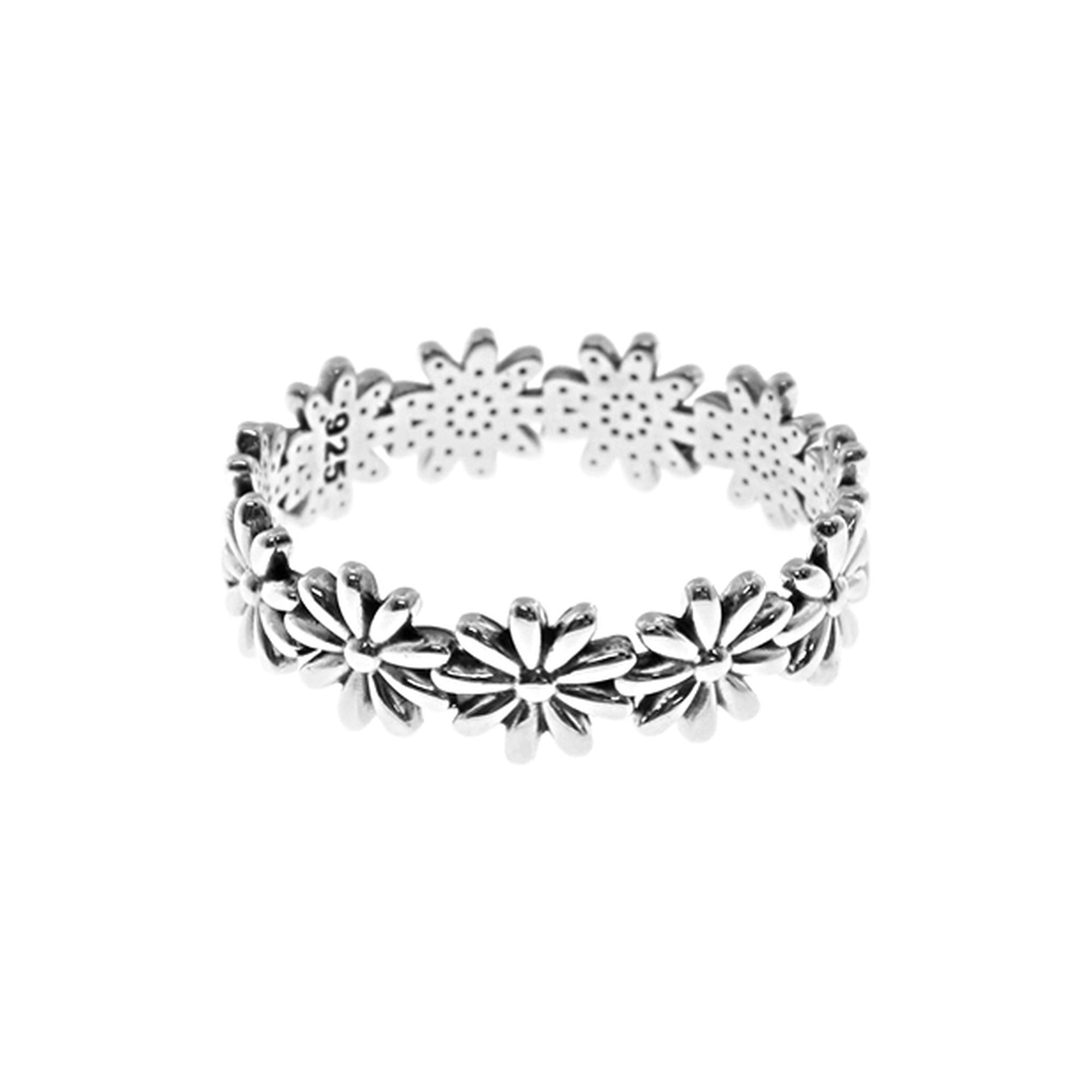 Cora daisy chain ring