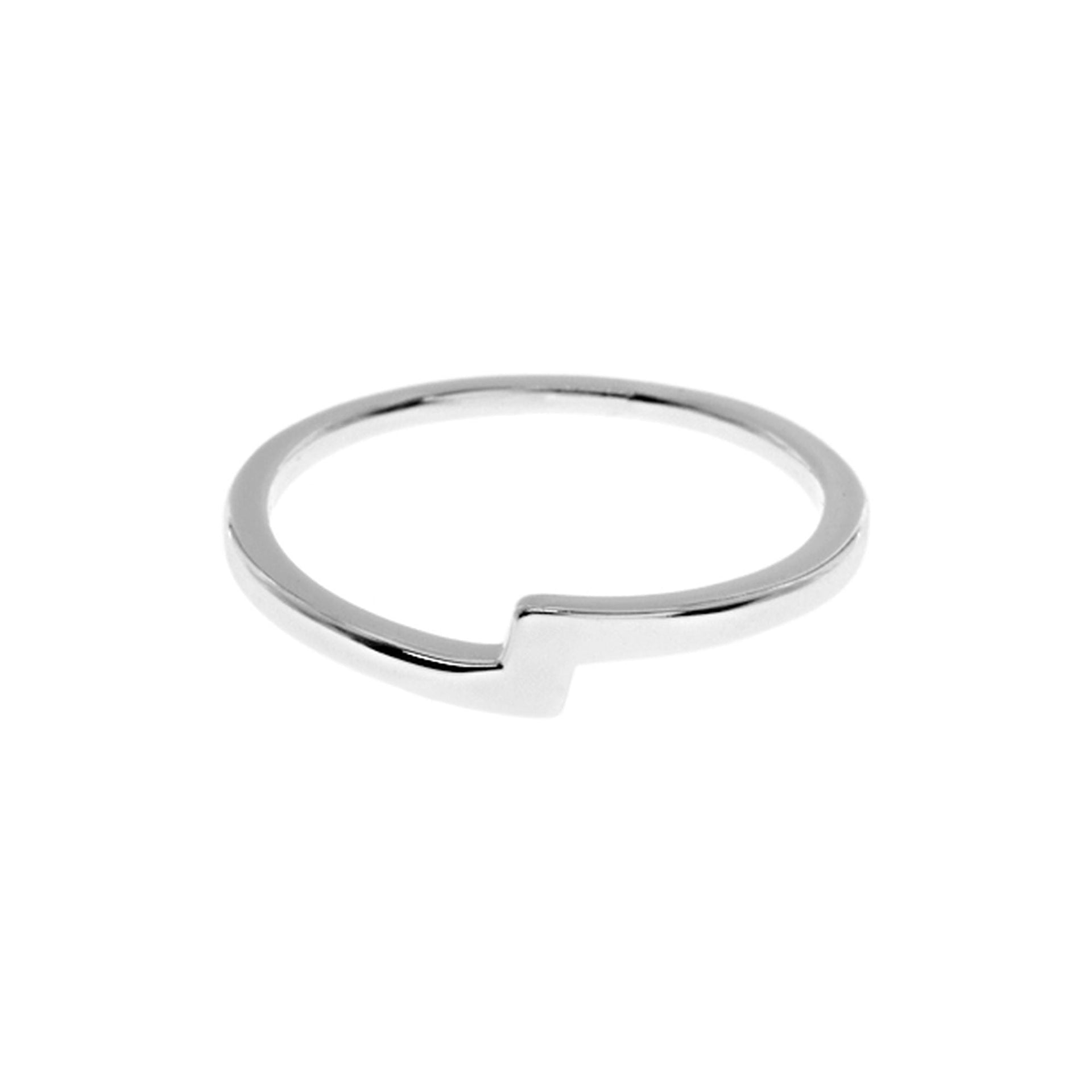 Bria Simple ring with staggered band