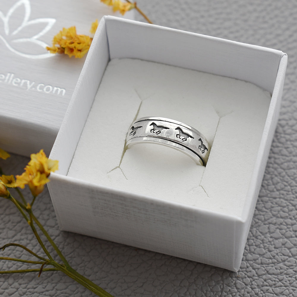 Cavelli 'gallop' spinning ring