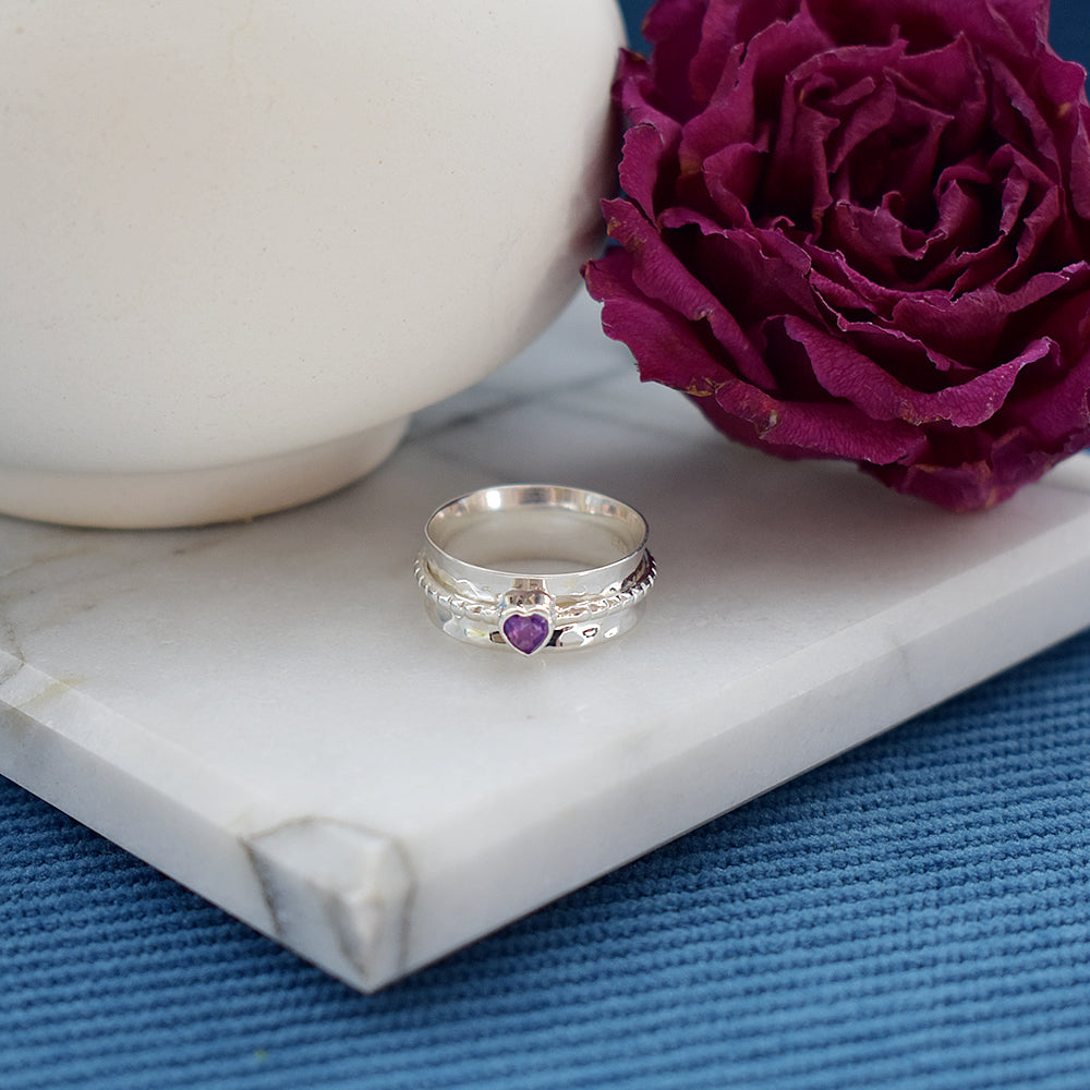 Lexi spinning ring with faceted amethyst heart