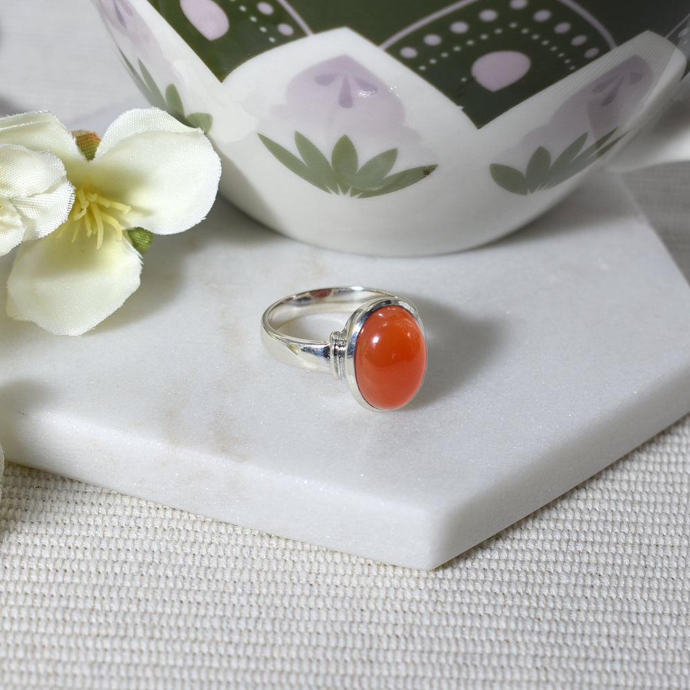 Samira oval carnelian with shoulder detail ring