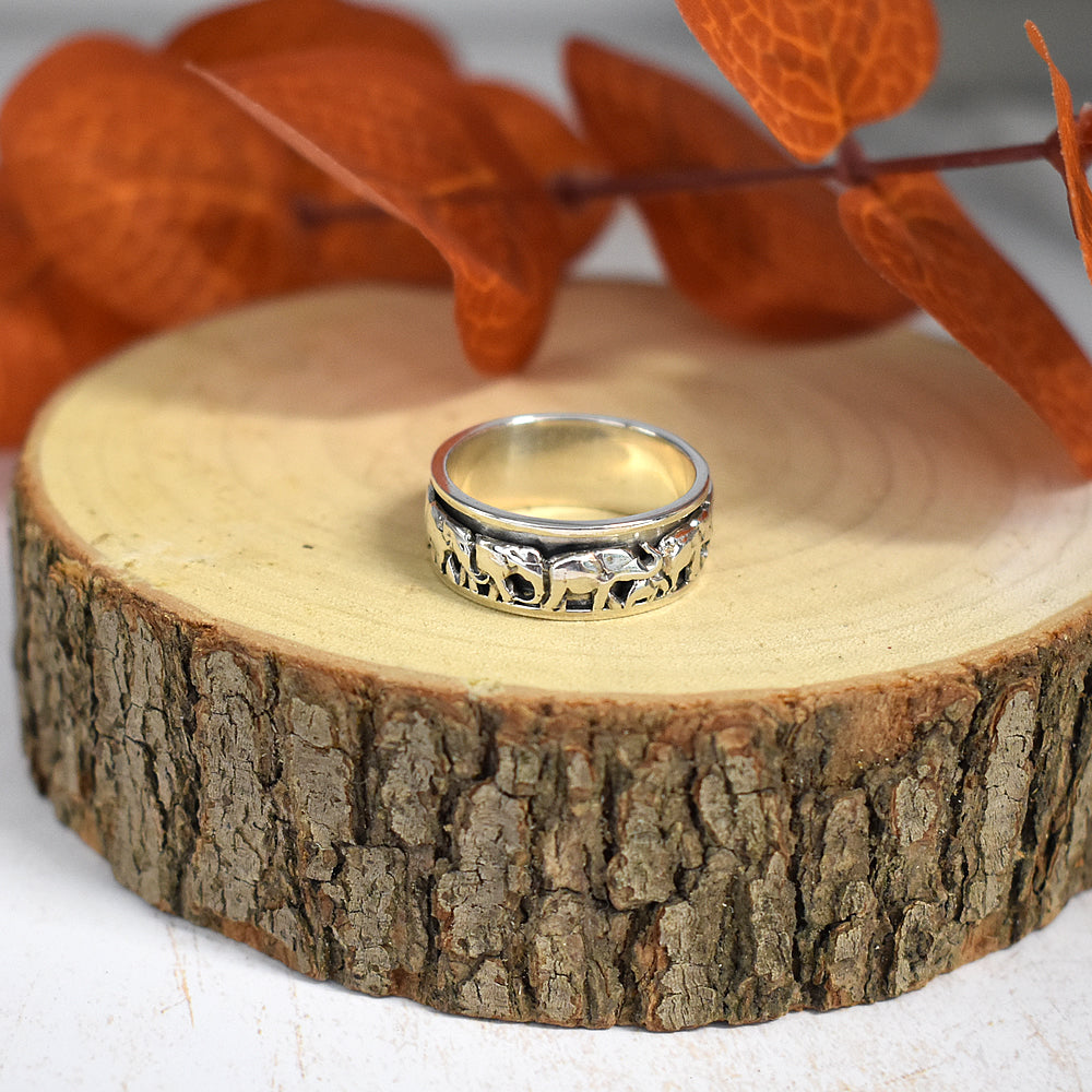 Mila elephant spinning ring