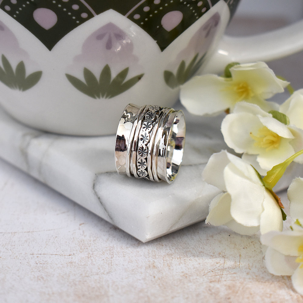Isla patterned wide spinning ring
