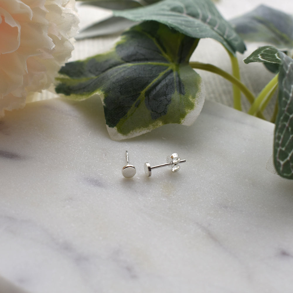 Zoe plain circle studs