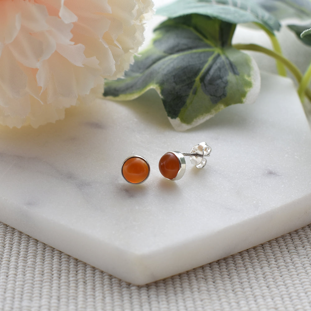 Samira carnelian round plain studs