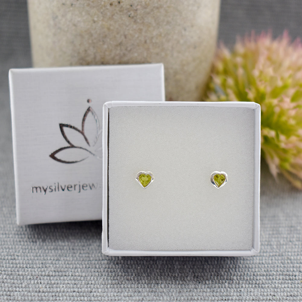 Samira peridot heart studs