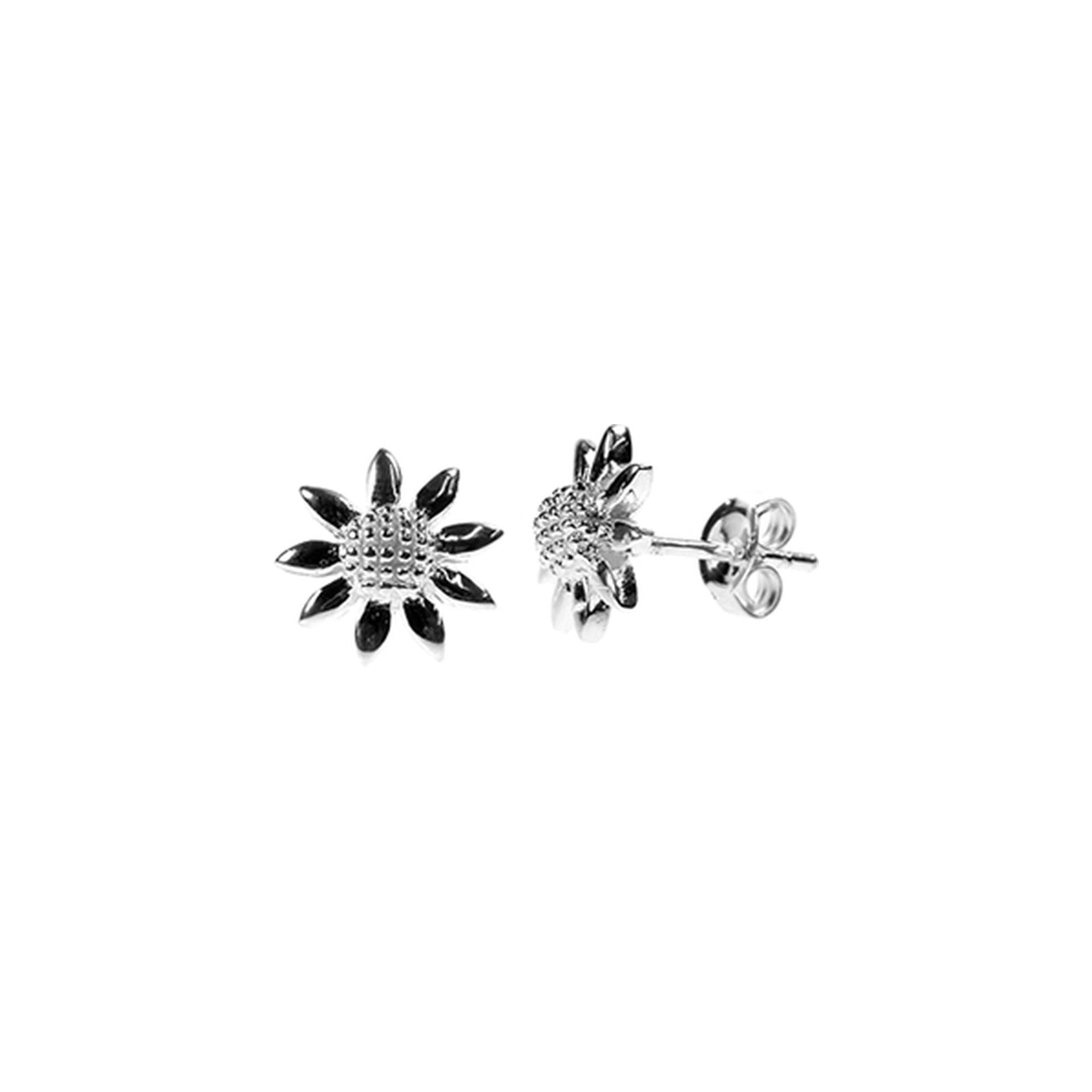 Cora daisy flower studs