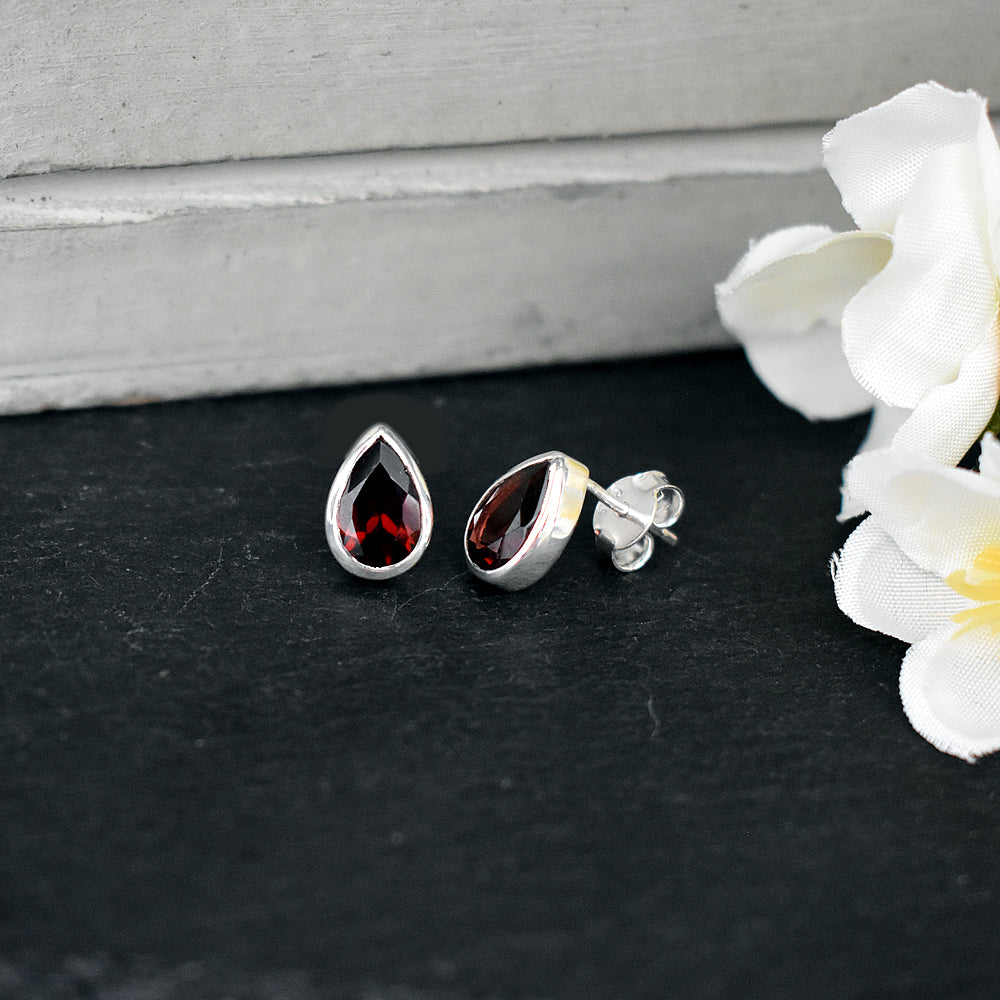 Samira garnet facet teardrop studs