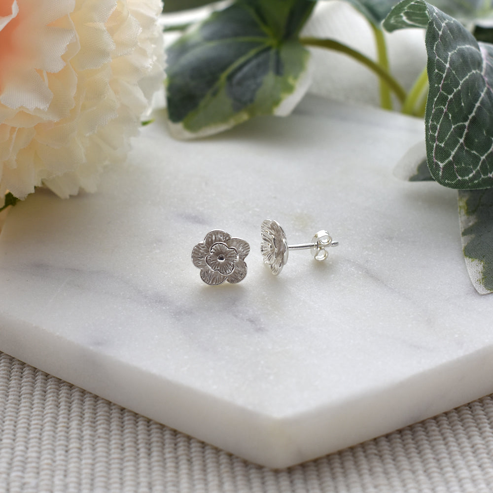 Cora decorative little flower studs