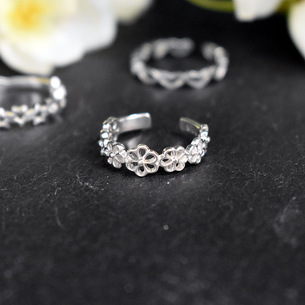 Matilda daisy toe ring