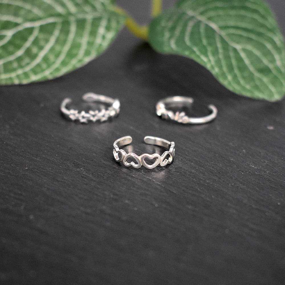 Lily alternate heart toe ring