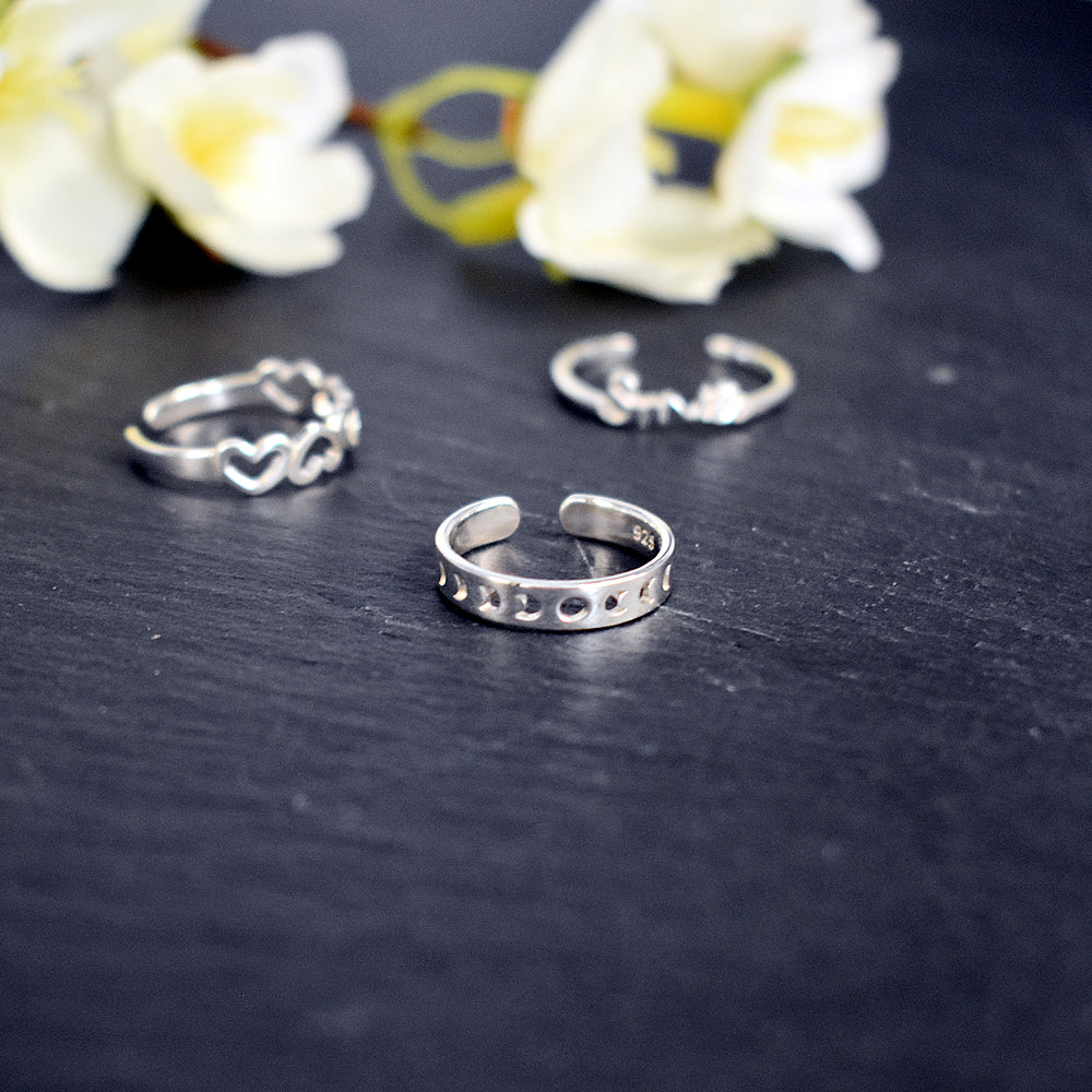 Dahna moon phase toe ring
