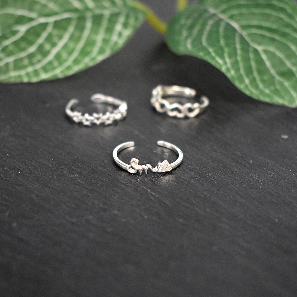 Matilda 'Smile' toe ring