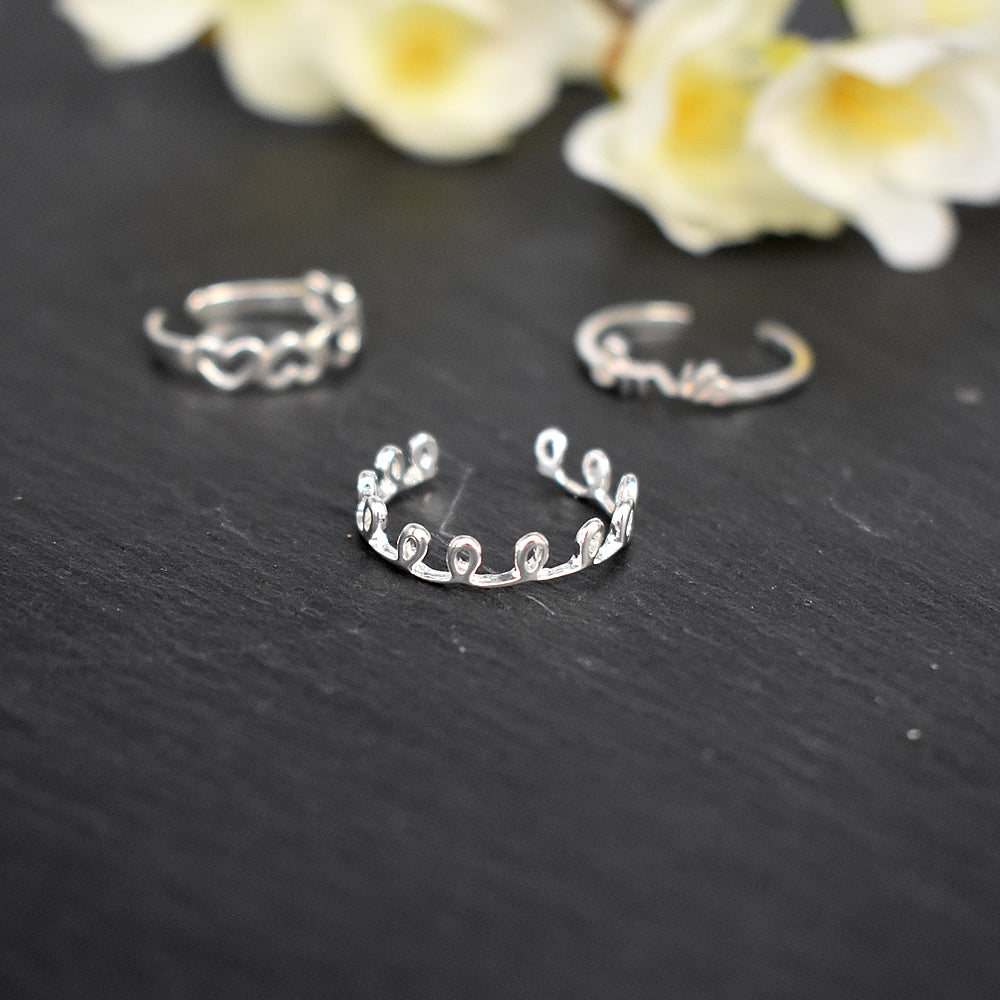 Bria looped toe ring