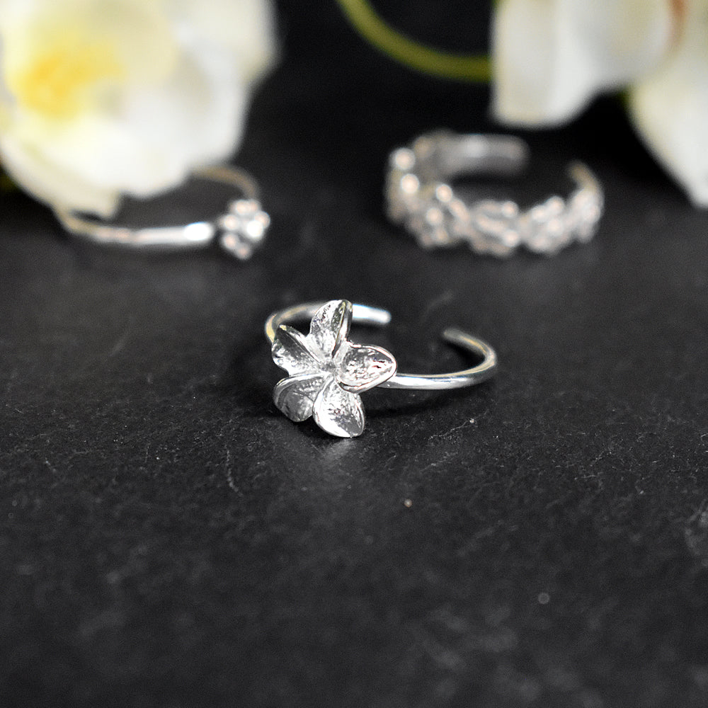 Matilda flower toe ring
