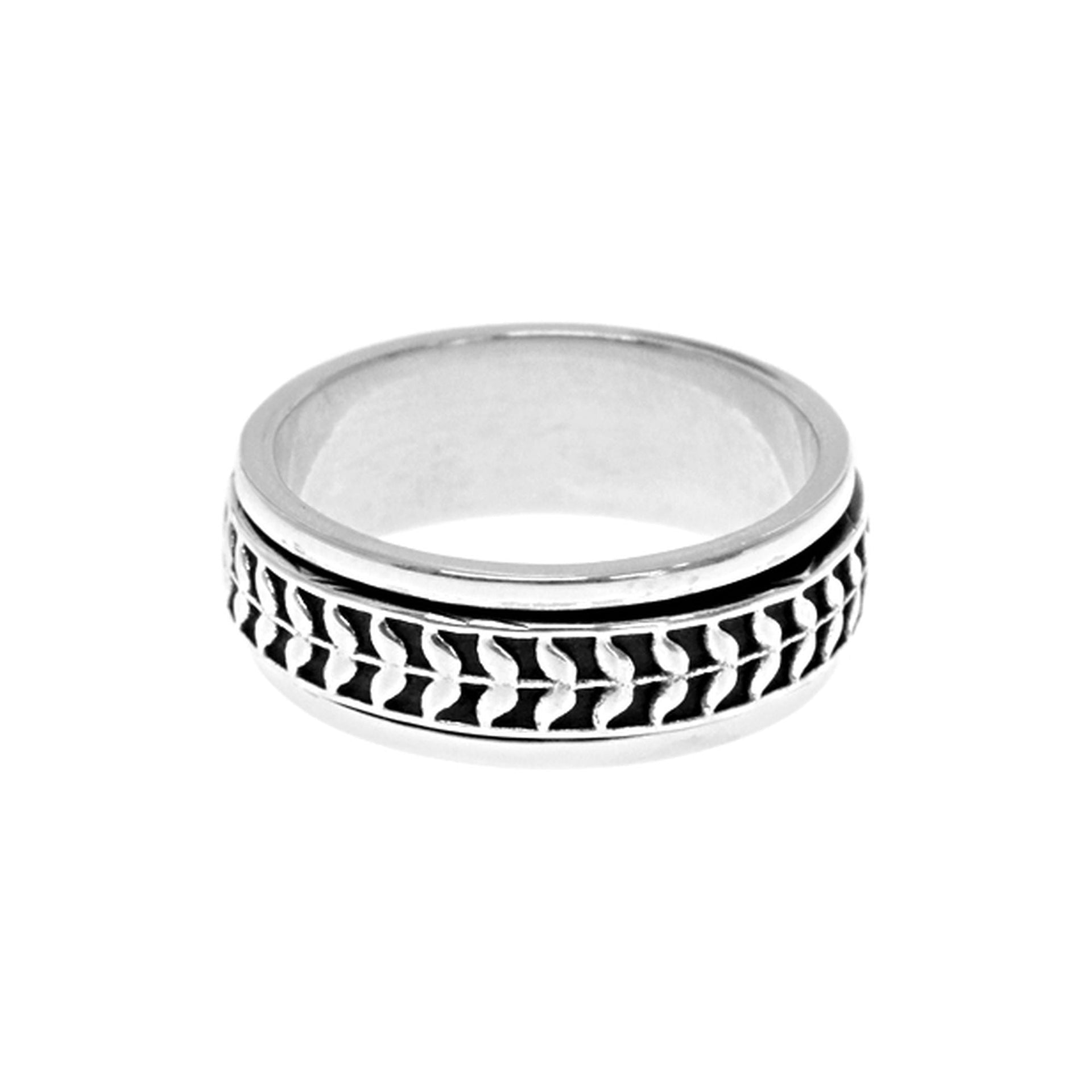 Catalina spinner ring with oxidised wreath design